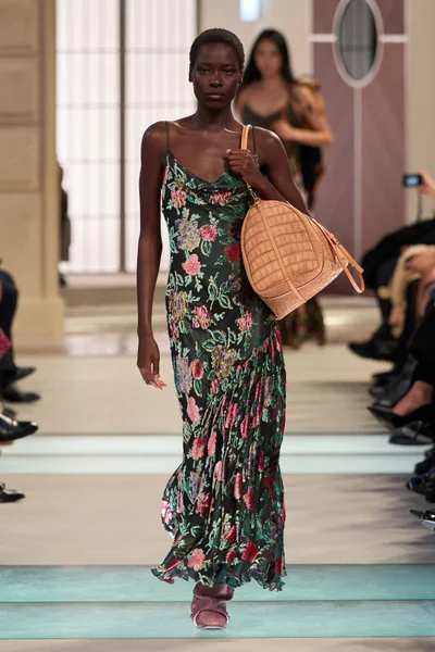 Look 19